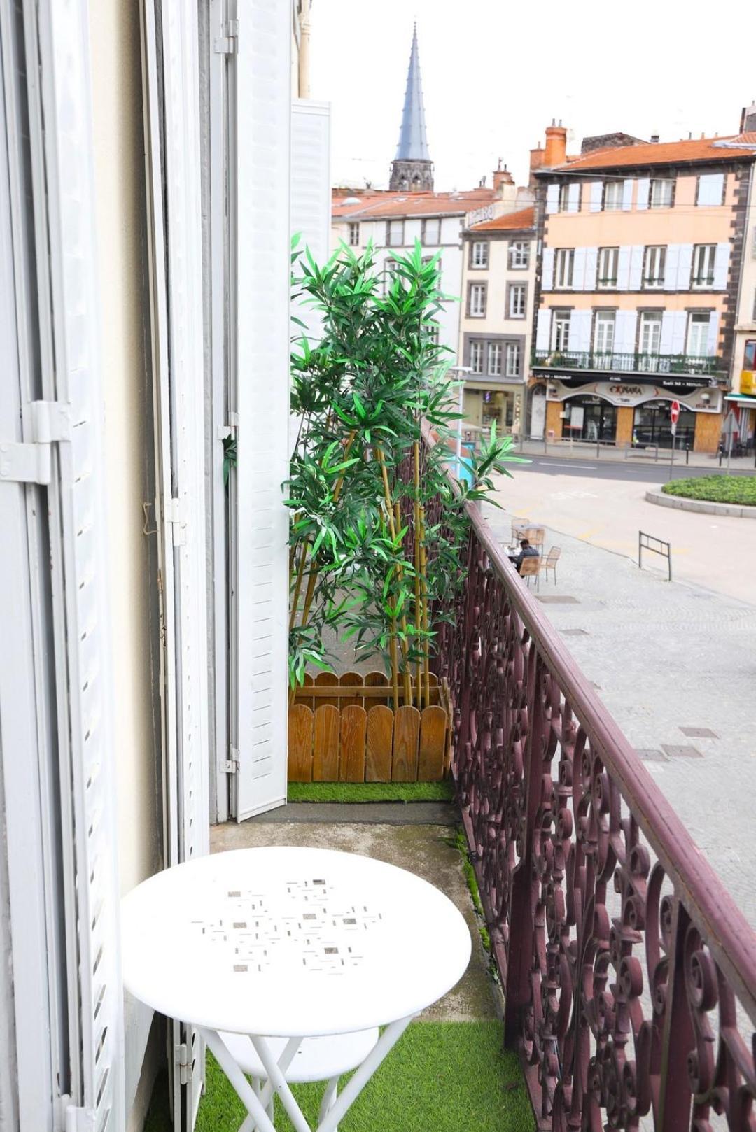 Hyper Centre Avec Balcon